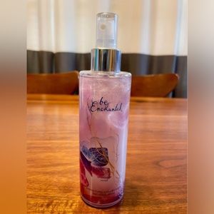 BE ENCHANTED - Bath & Body Works
Shimmer Mist